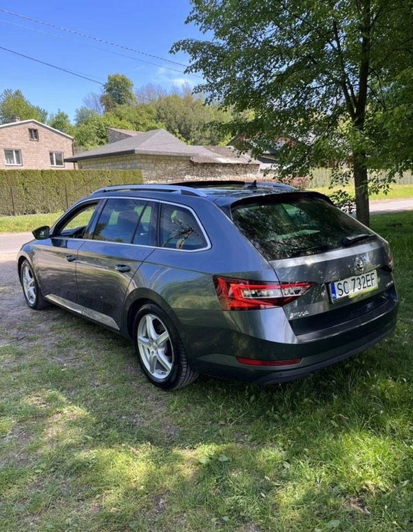 Skoda Superb cena 72900 przebieg: 177000, rok produkcji 2017 z Częstochowa małe 562